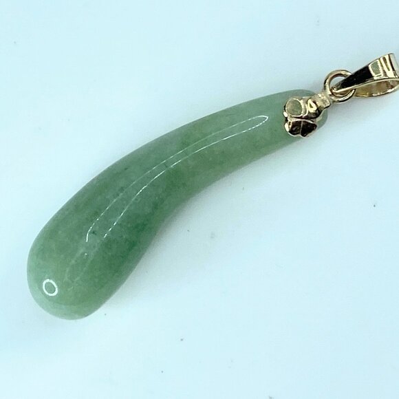 14K yellow gold 11.2ct Jadeite Eggplant Pendant 8.0g 1 1/4" 5.45mm JR0003